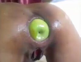 Latina Fist Veg inserts an apple