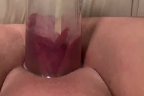 Kelsey Fox pumping her big vagina!